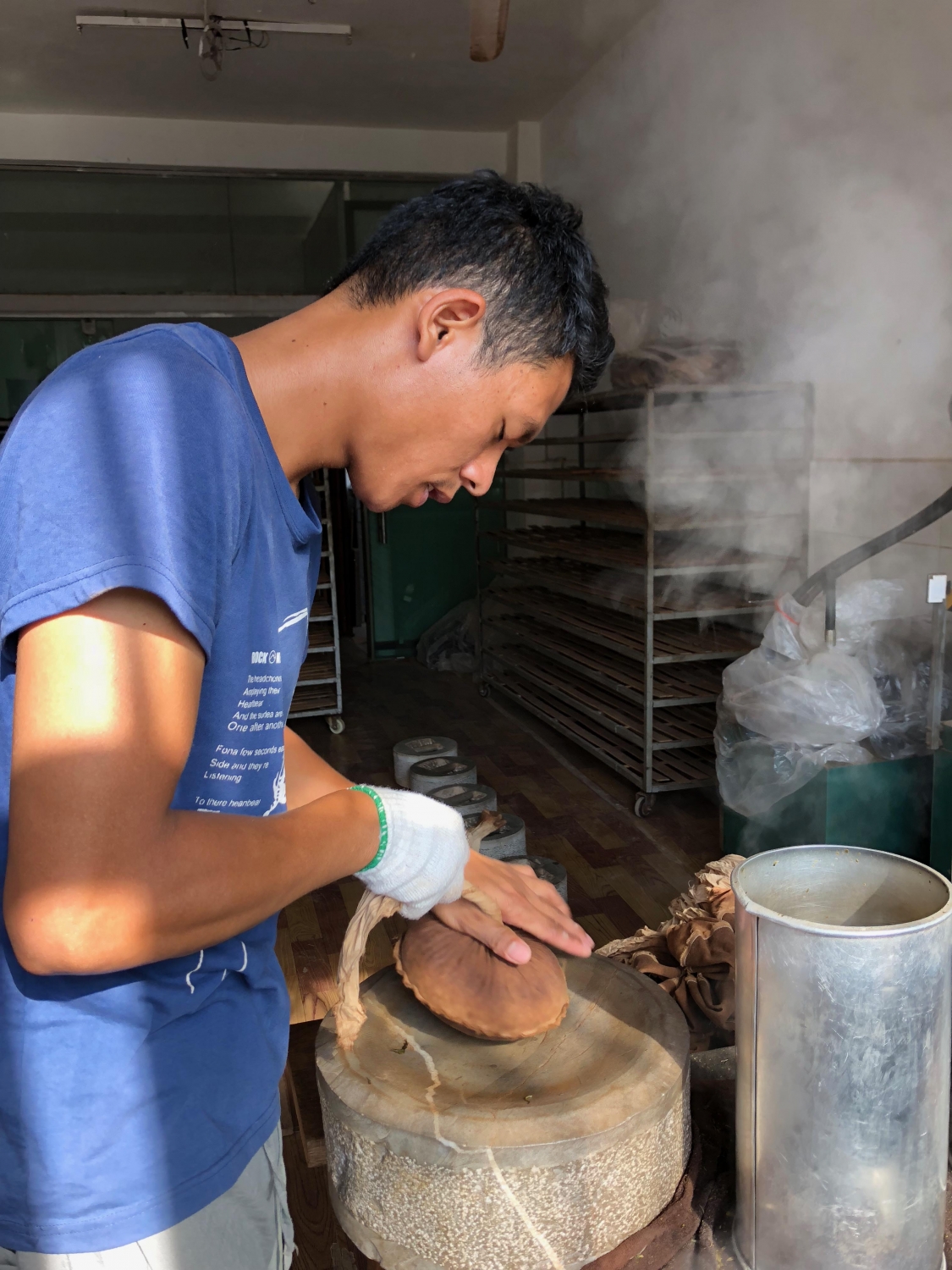 Shaping the pu'er bing on the stone